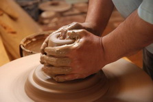 Жизнь на Земле  появилась из глины