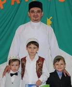 Мукаддас-хазрат Бибарсов с сыновьями