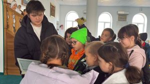 Юные гости Саратовской мечети услышали Коран вживую
