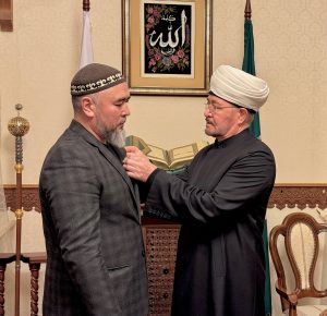 Шейх Равиль-хазрат Гайнутдин вручил медаль «За заслуги» имаму-хатыбу Саратовской Соборной мечети