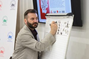 Известный российский каллиграф провел мастер-класс в Саратове