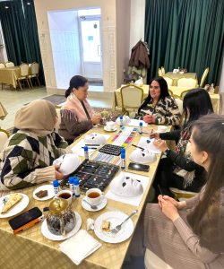 Саратовчанки укрылись от метели на уютной встрече организации «Родник»