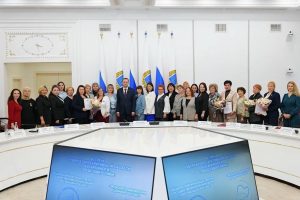 Хадиджа-ханум Бибарсова представила мусульманок на встрече с губернатором